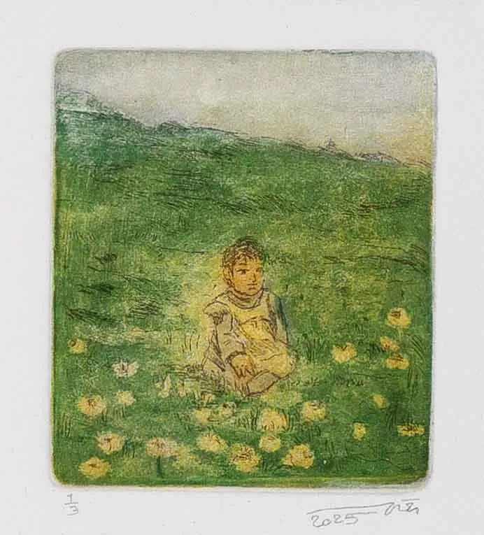 گل‌های زرد در چمن