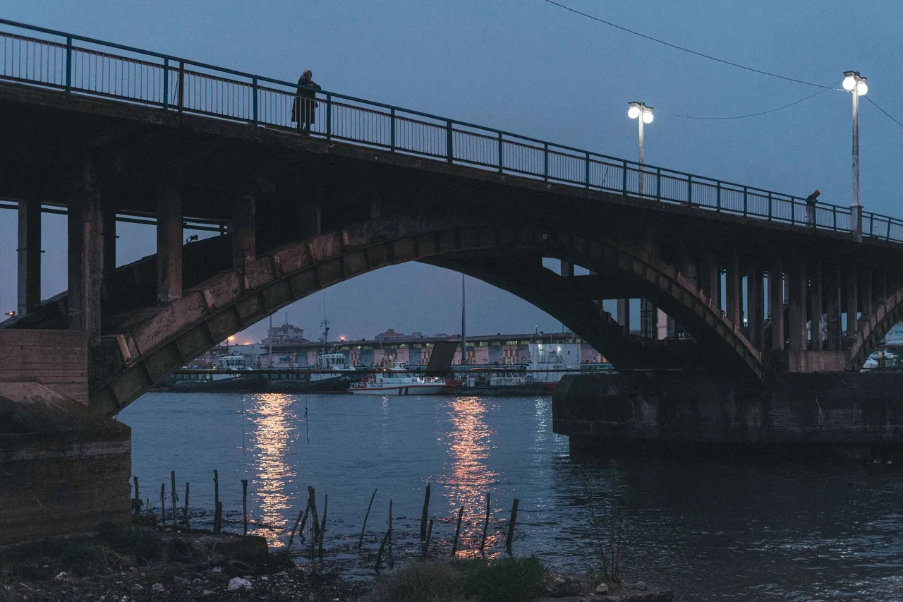 بدون عنوان " از مجموعه " میانگاه زوال "